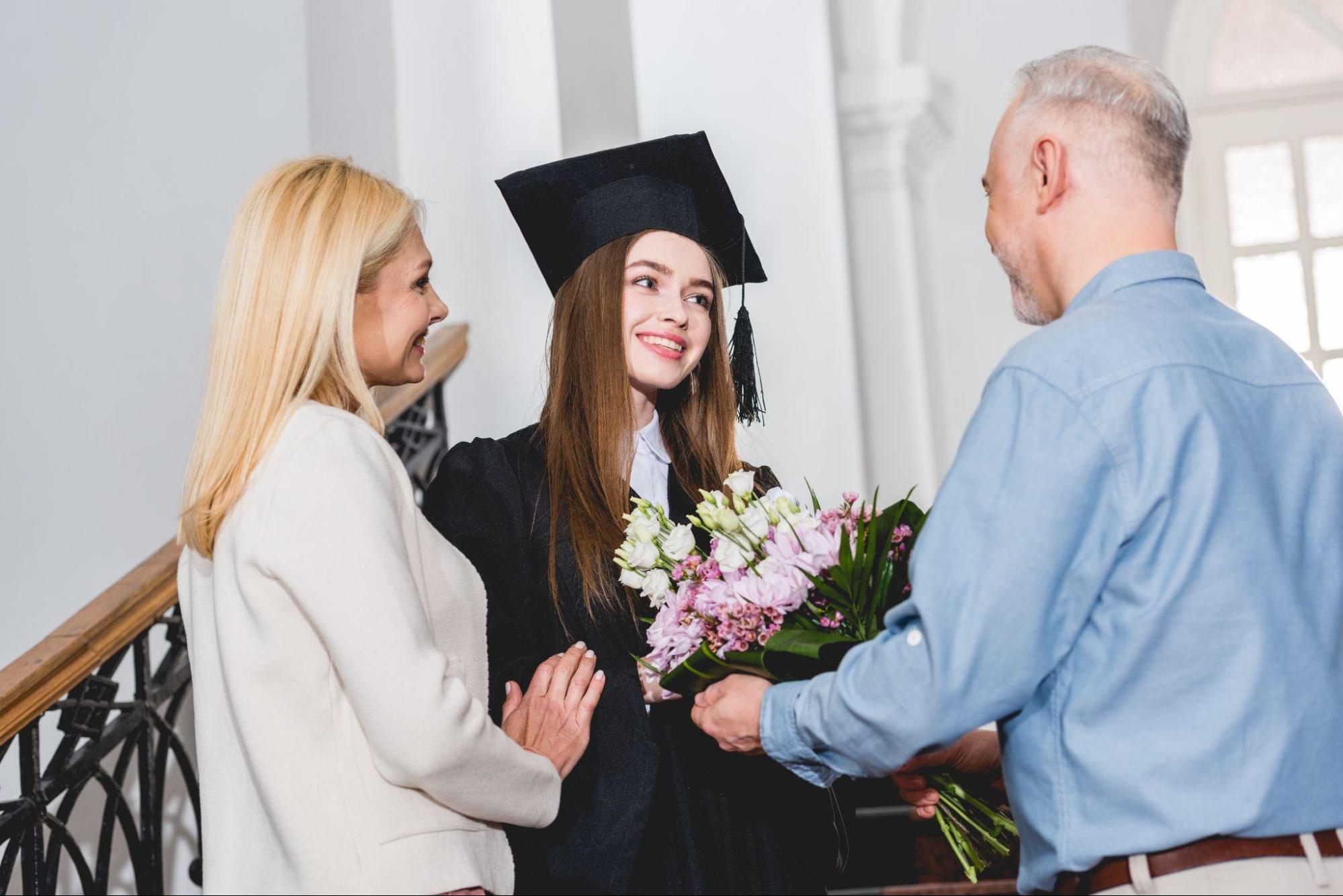 choosing-fresh-flower-bouquets-to-send-as-gift-on-graduation-day